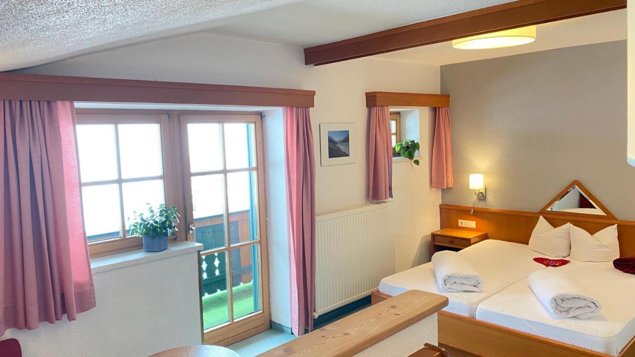 Pension Alpin Mandarfen Exterior photo